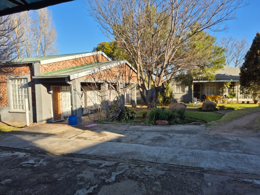 6 Bedroom Property for Sale in Vredefort Free State